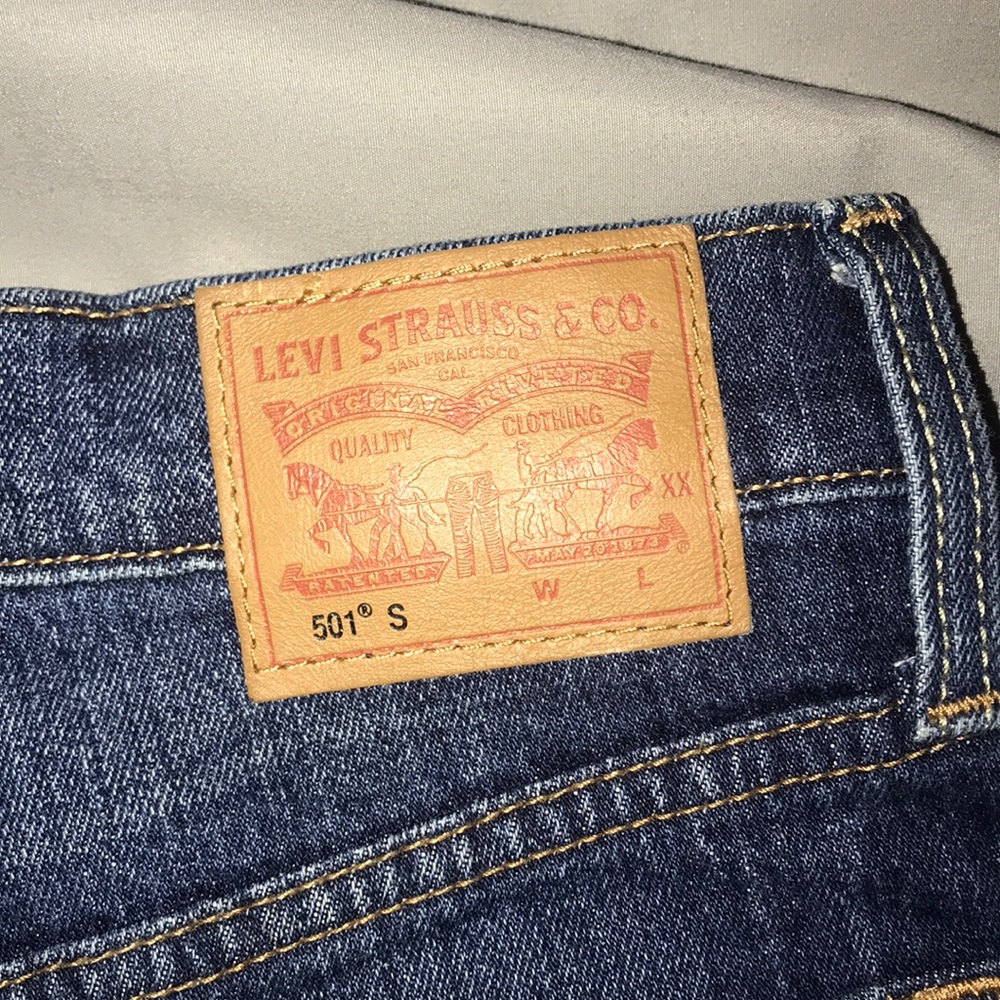 LEVI SHORTS - Picture 3 of 3